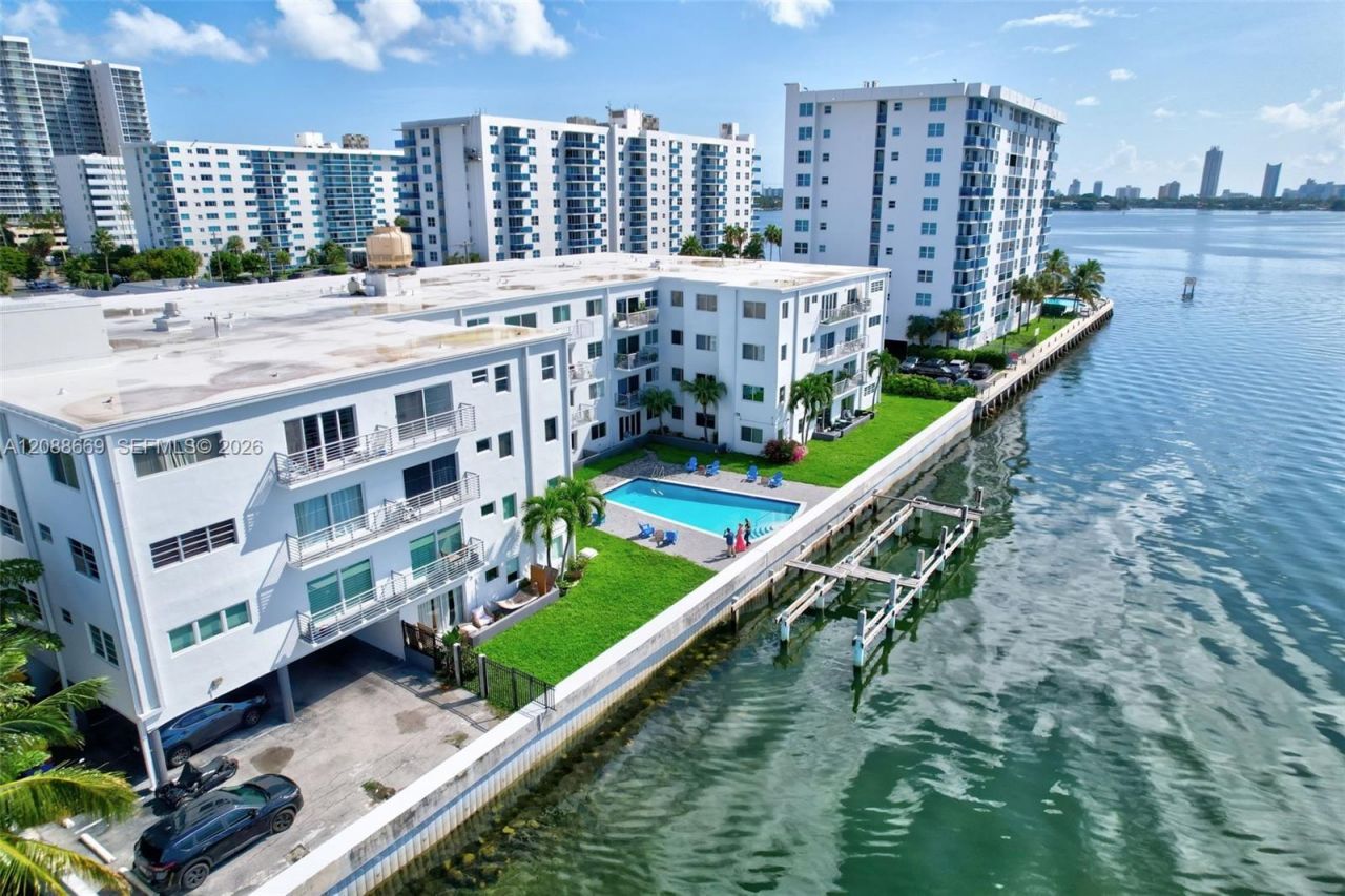 1880 S Treasure Dr, Unit 4M, North Bay Village, FL 33141 Photo