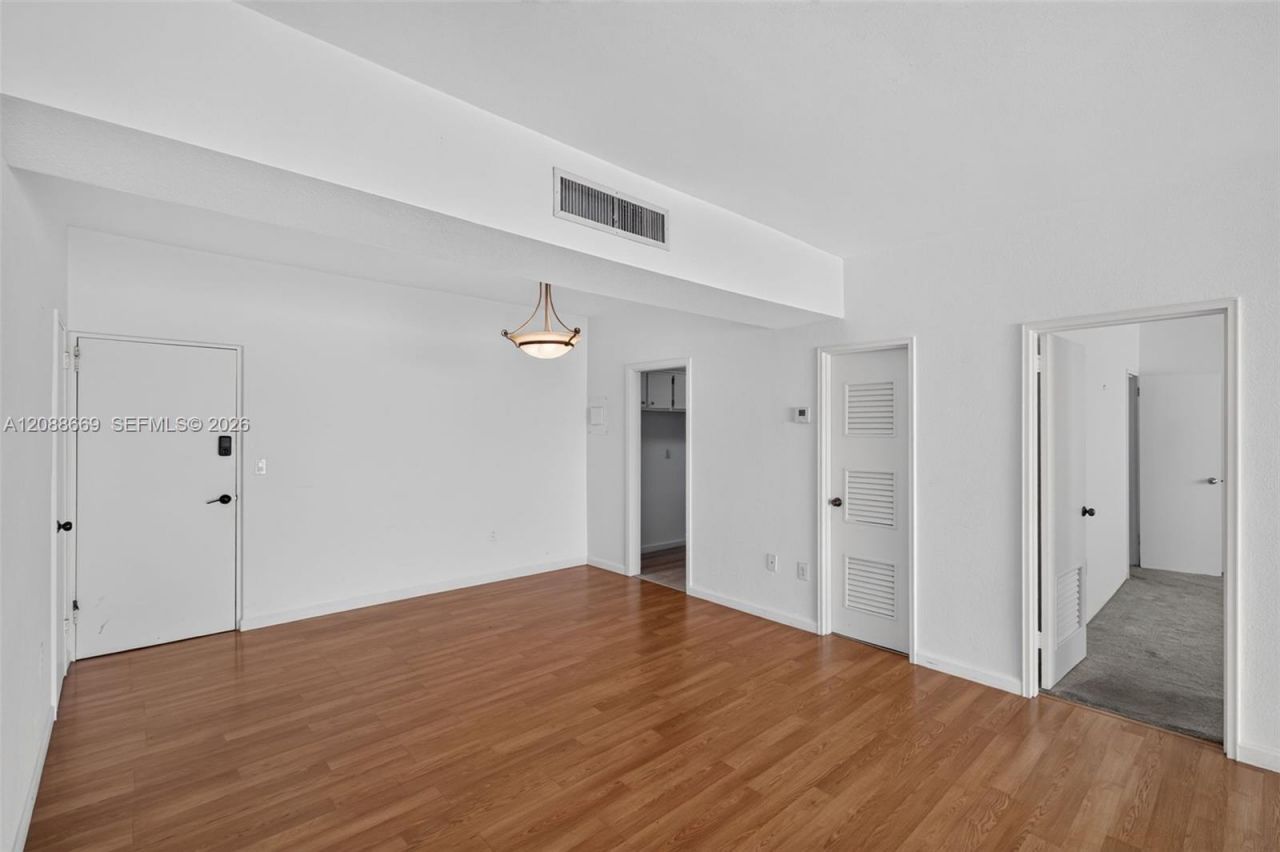 1880 S Treasure Dr, Unit 4M, North Bay Village, FL 33141 Photo