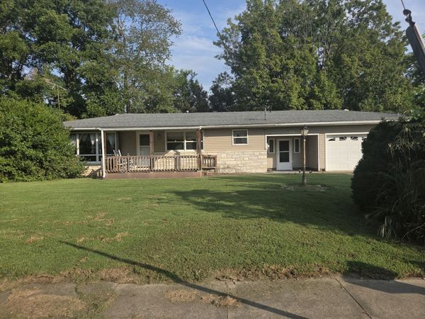 201 E 2nd Street , Grand Chain, IL 62941