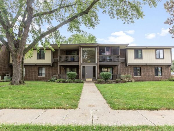 566 Somerset Lane, Unit 4, Crystal Lake, IL 60014