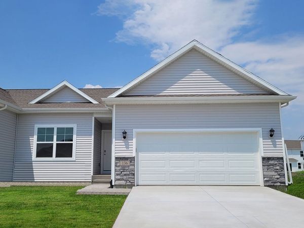 2973 Lake Hill Drive, Des Moines, IA 50320
