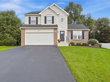 1116 Belmont Drive , Farmington, NY 14425