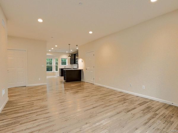 11 Grace Lane , Lindenhurst, NY 11757