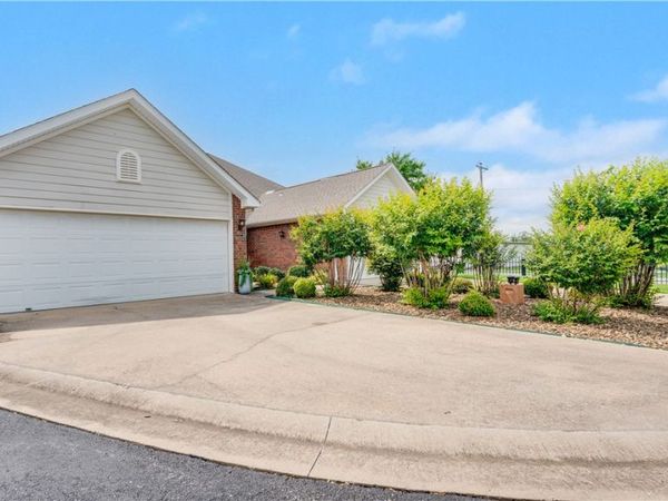 902 S Dixson Street , Rogers, AR 72758