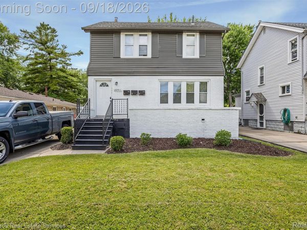 22911 Hayes Unit #2, Eastpointe, Mi 48021
