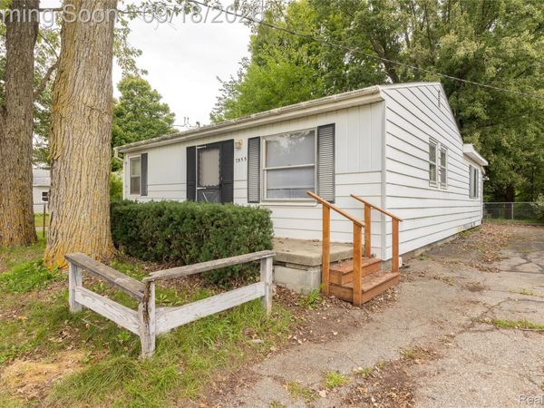 7555 Ore Lake Road, Hamburg Township, Mi 48116