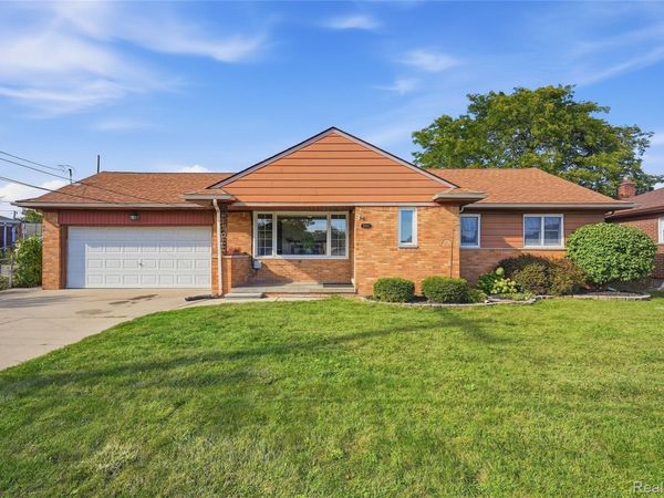 22501 E 11 Mile Road, St Clair Shores, Mi 48081