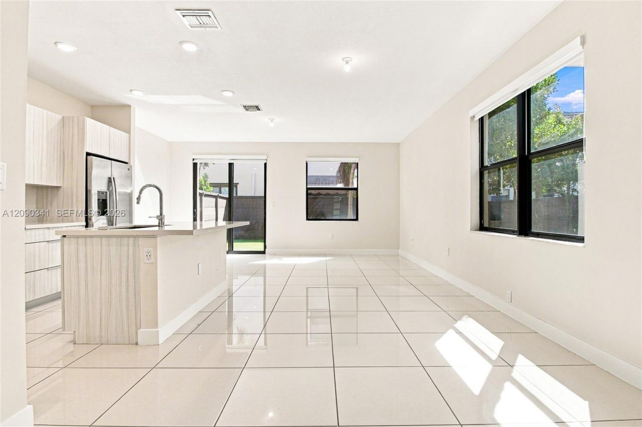 15839 NW 91st Ct, Unit ., Miami Lakes, FL 33018 Photo