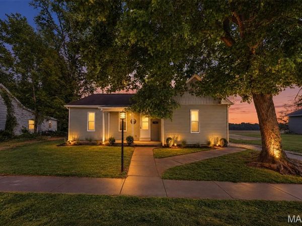 606 S East , Pinckneyville, IL 62274