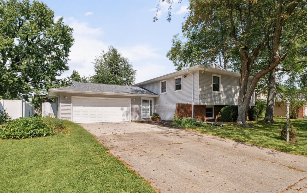 2108 Blackthorn Drive, Champaign, IL 61821 Main Photo