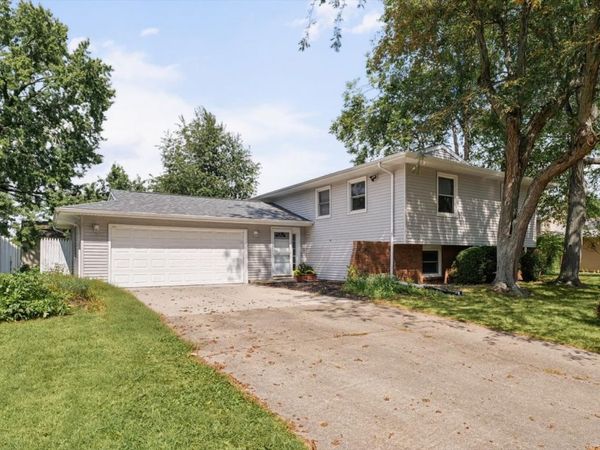 2108 Blackthorn Drive , Champaign, IL 61821