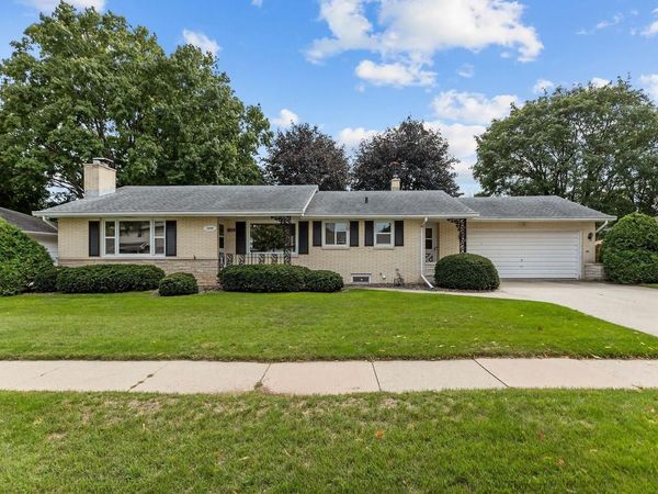 1229 E PERSHING STREET, Appleton, WI 54911