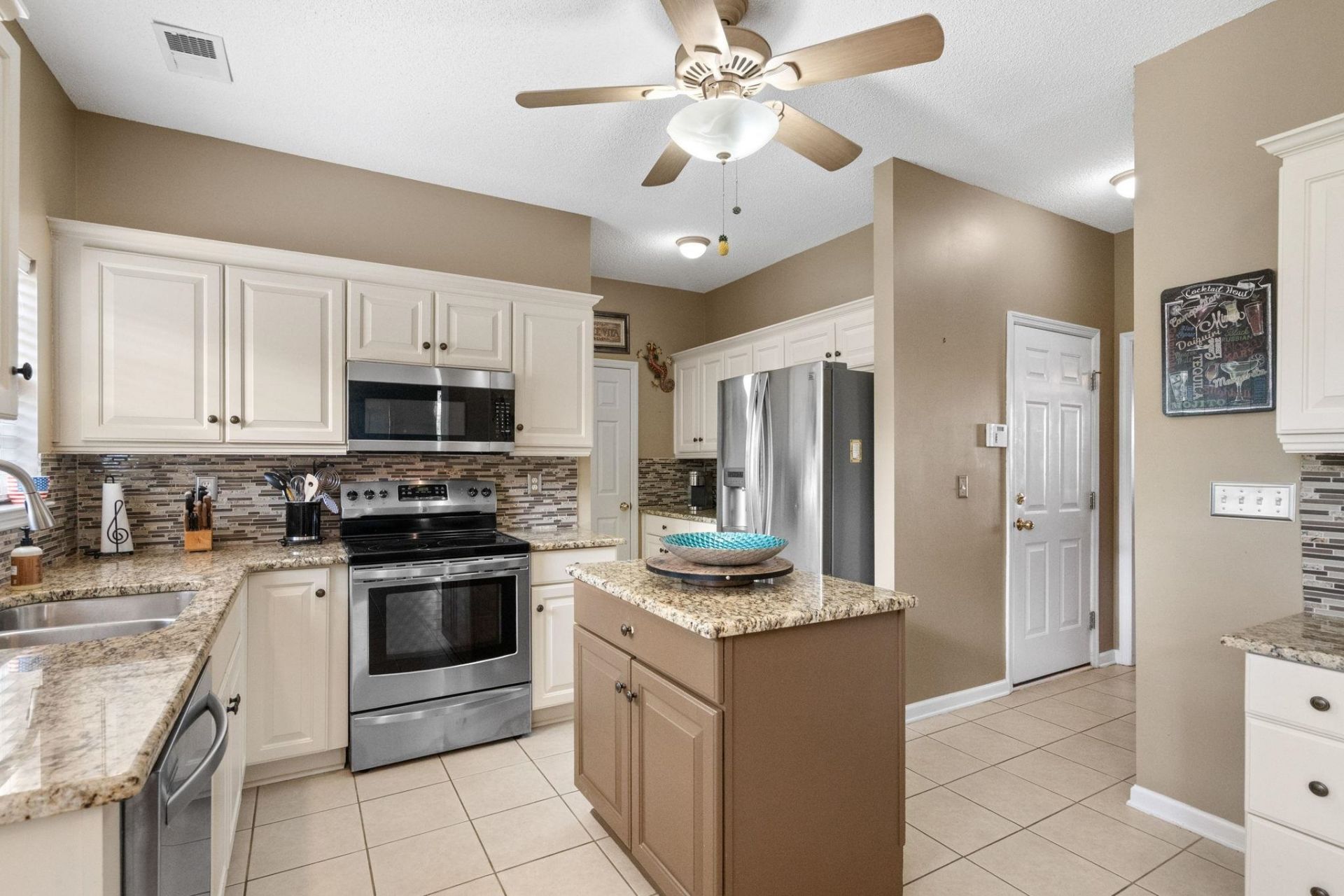 403 Bluebonnett Ct.  Photo 5