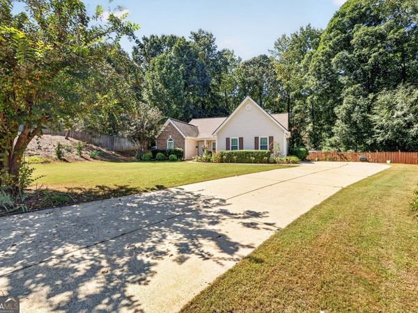 4692 Devencrest Lane, Buford, GA 30519