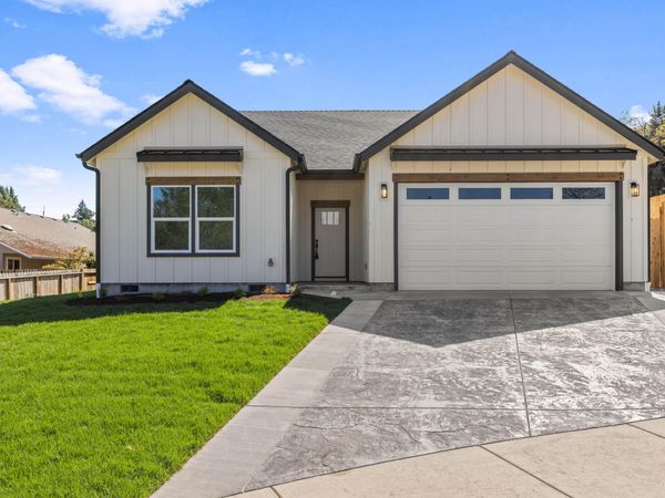 777 Kendall Drive, Grants Pass, OR 97527