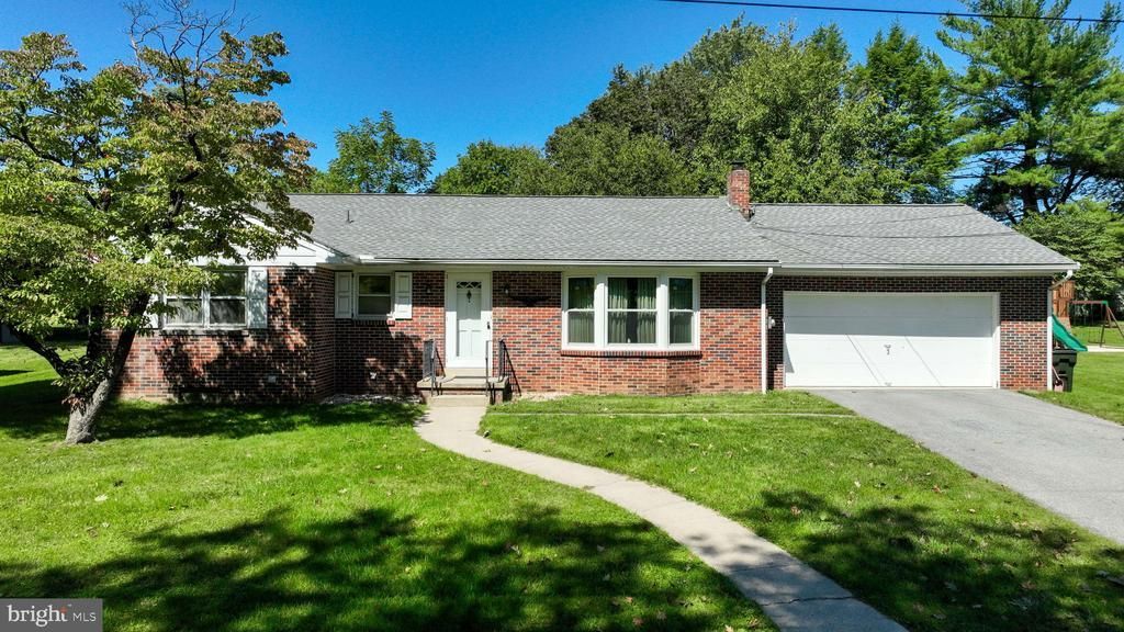 42 OAK LANE, STEVENS, PA 17578