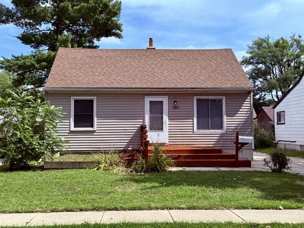 15860 Lexington, Redford, MI 48239