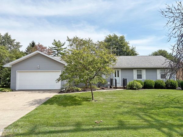 514 N Wintergarden Road, Bowling Green, OH 43402