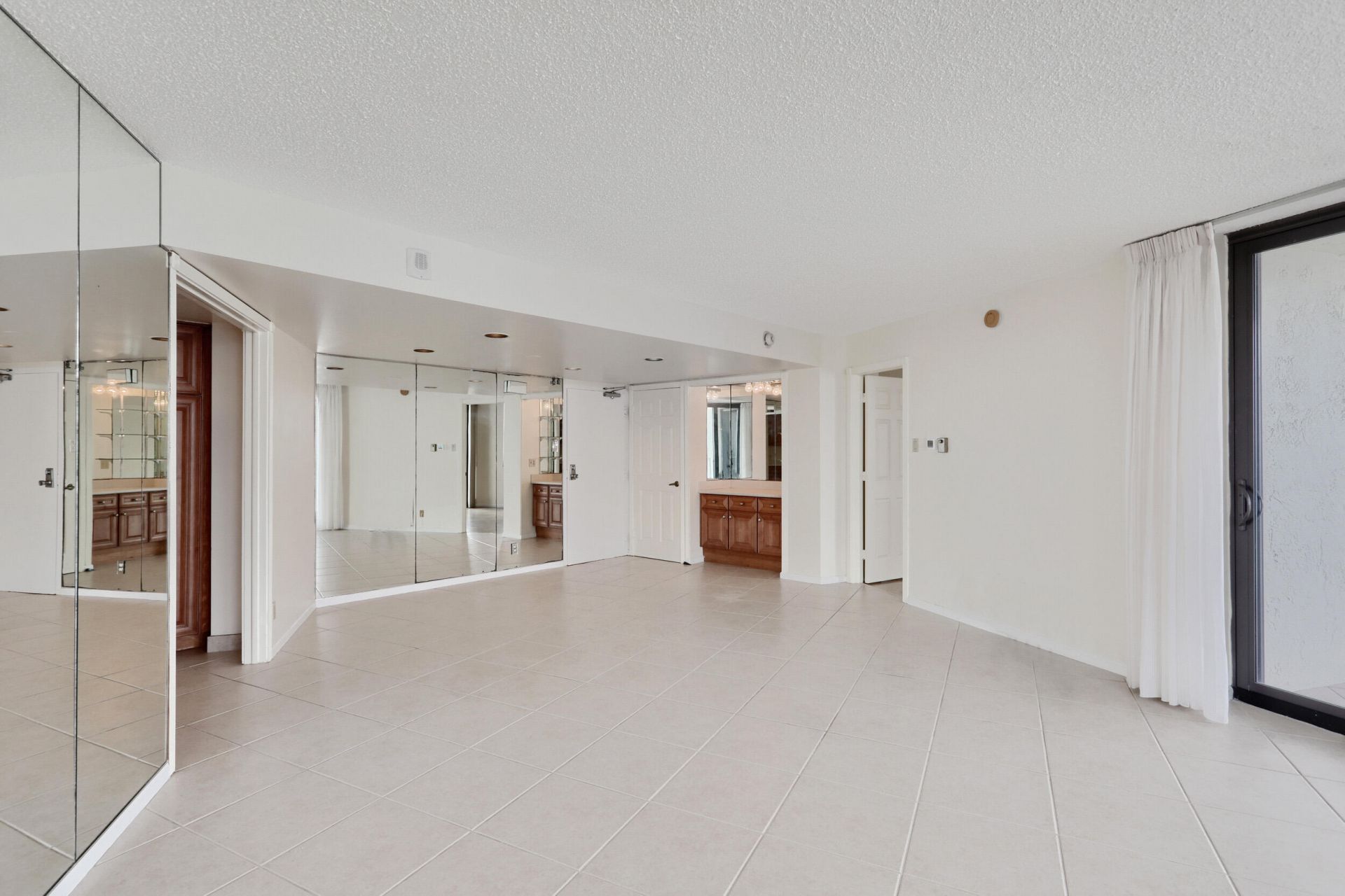 5420 N Ocean Drive, Unit 2404, Singer Island, FL 33404 Photo
