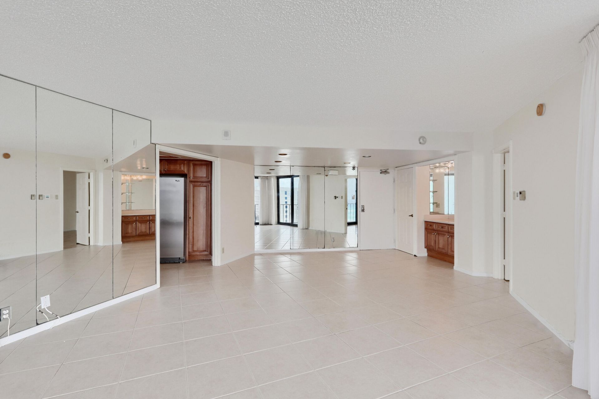 5420 N Ocean Drive, Unit 2404, Singer Island, FL 33404 Photo