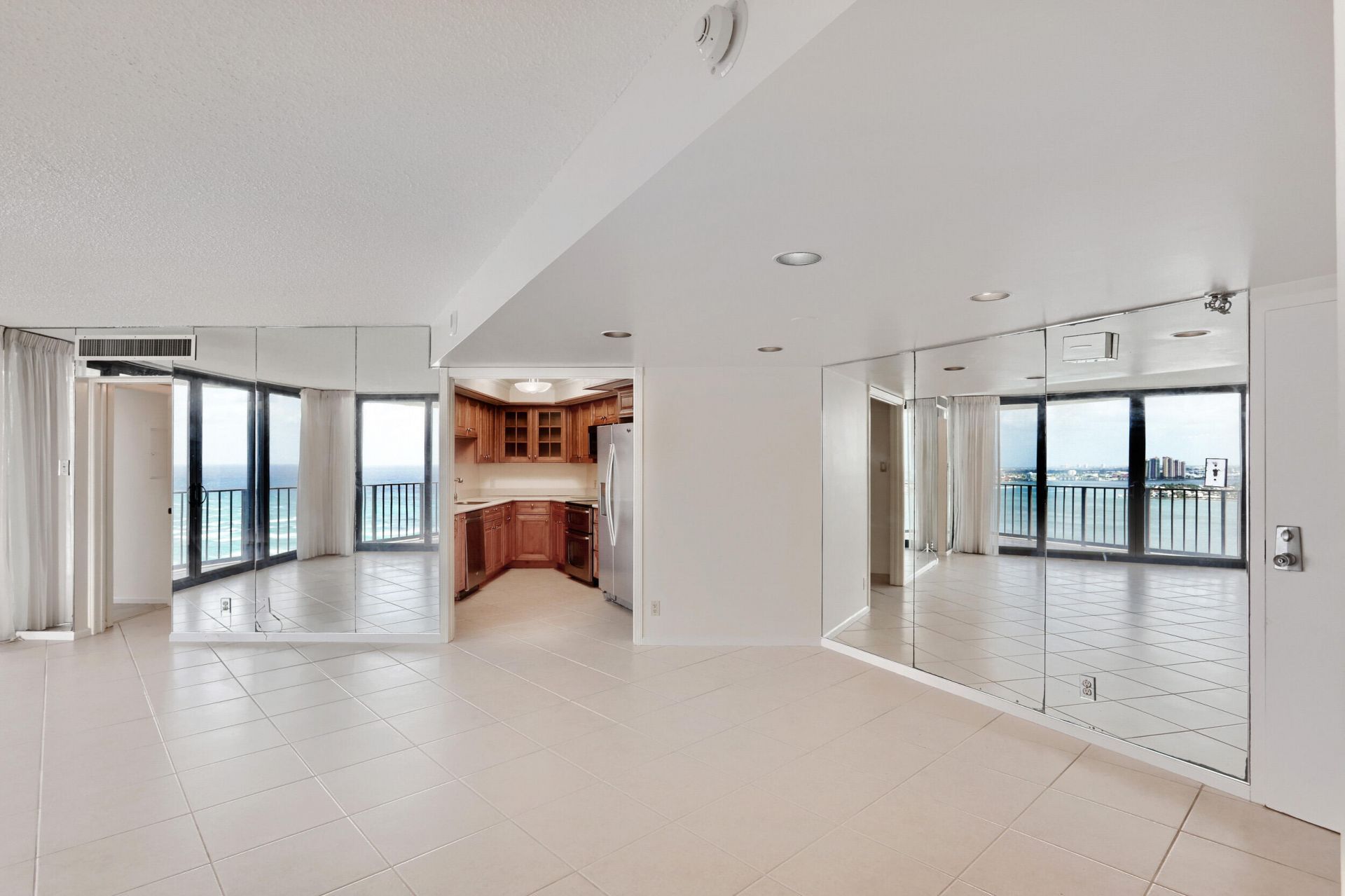 5420 N Ocean Drive, Unit 2404, Singer Island, FL 33404 Photo