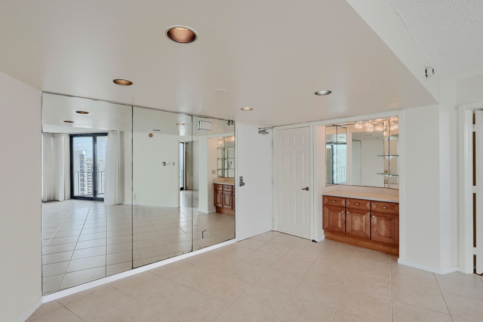 5420 N Ocean Drive, Unit 2404, Singer Island, FL 33404 Photo