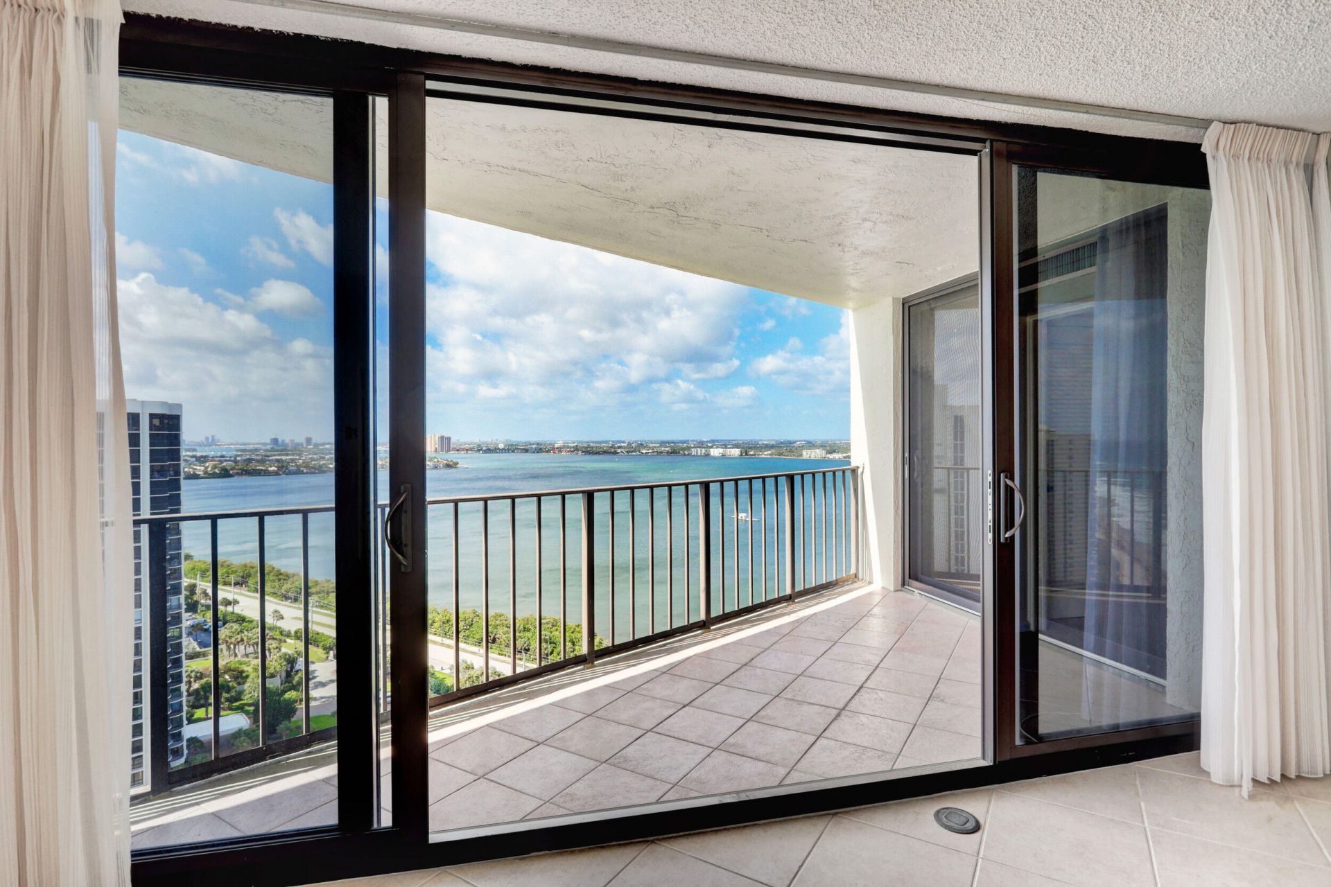 5420 N Ocean Drive, Unit 2404, Singer Island, FL 33404 Photo
