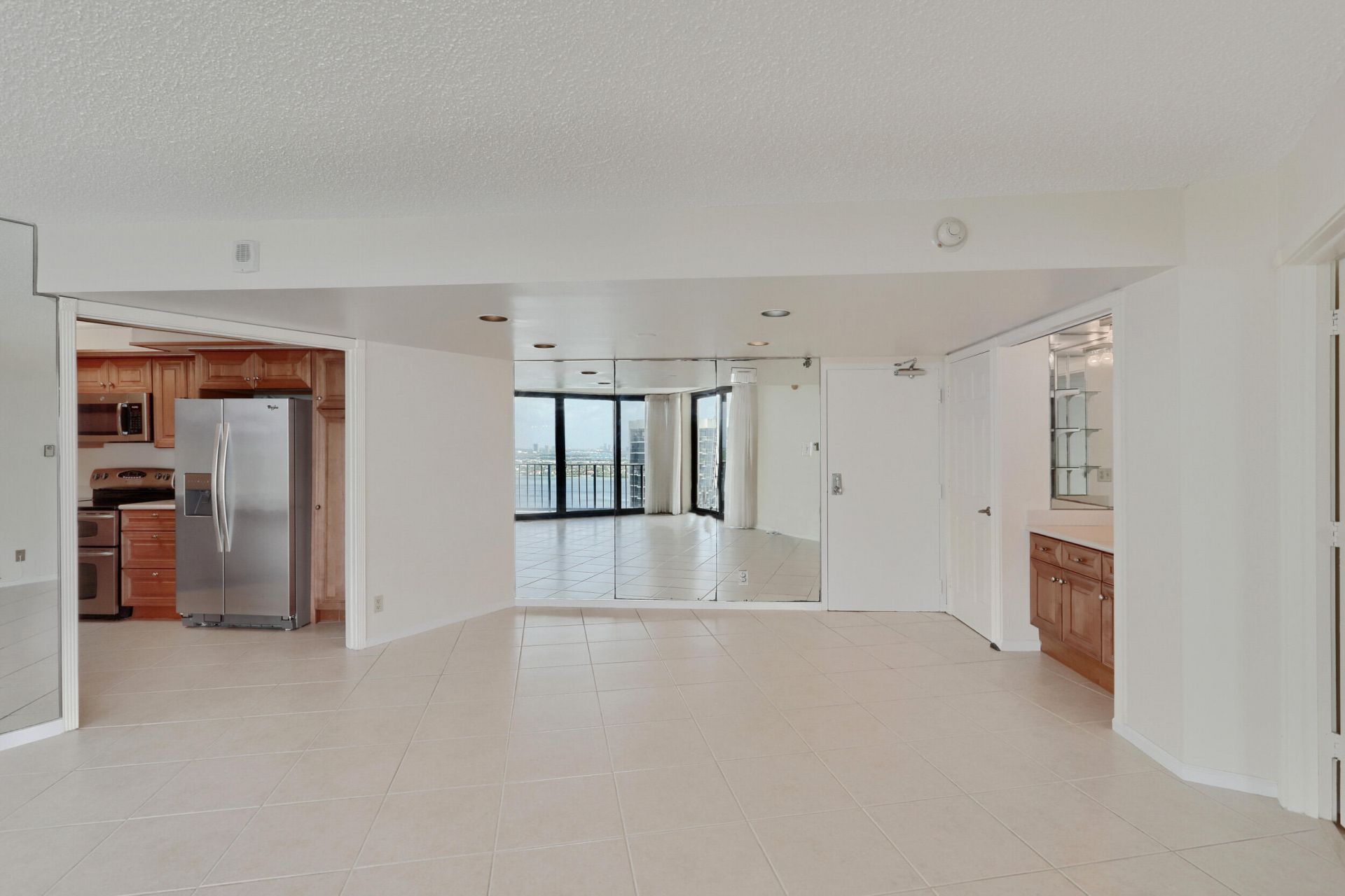 5420 N Ocean Drive, Unit 2404, Singer Island, FL 33404 Photo