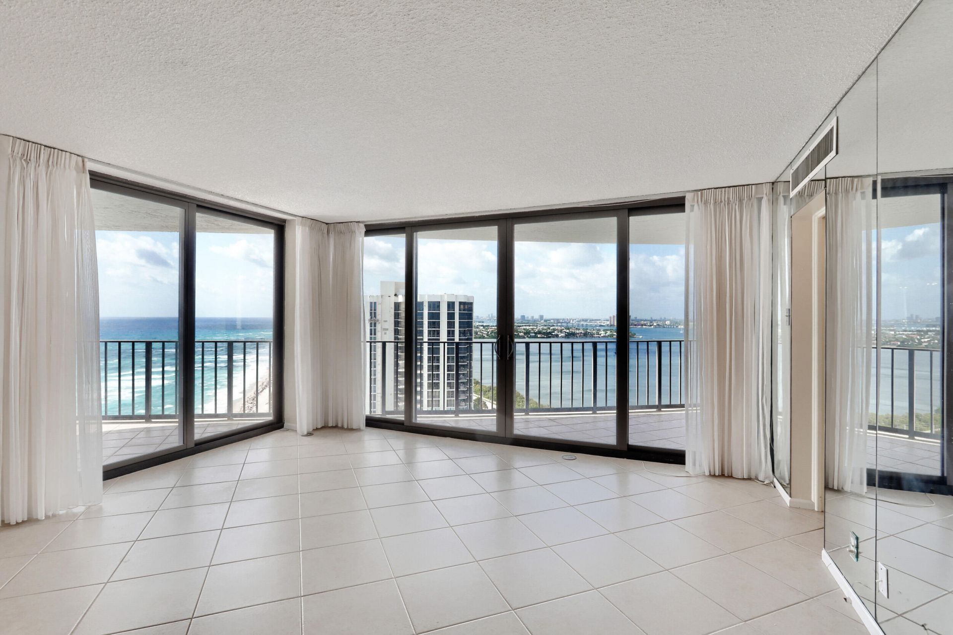 5420 N Ocean Drive, Unit 2404, Singer Island, FL 33404 Photo