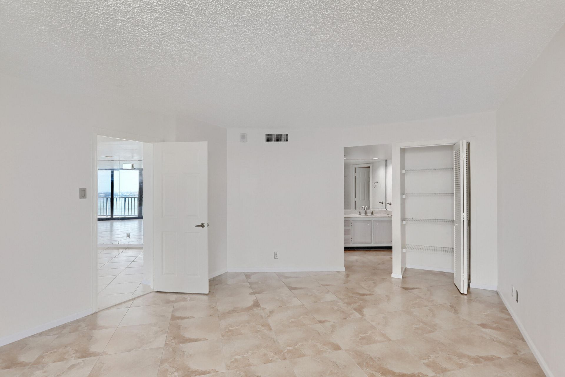 5420 N Ocean Drive, Unit 2404, Singer Island, FL 33404 Photo