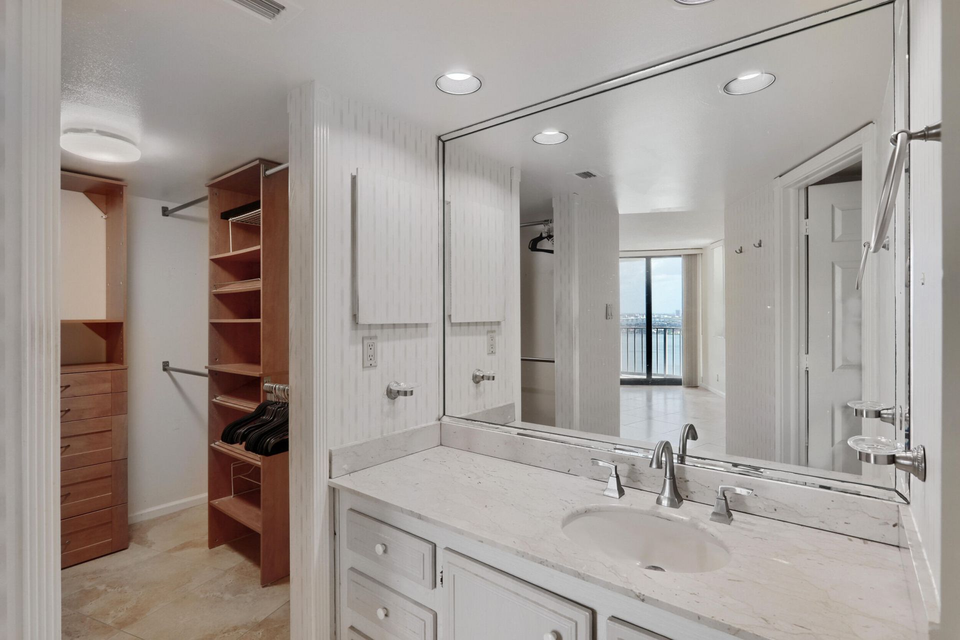 5420 N Ocean Drive, Unit 2404, Singer Island, FL 33404 Photo