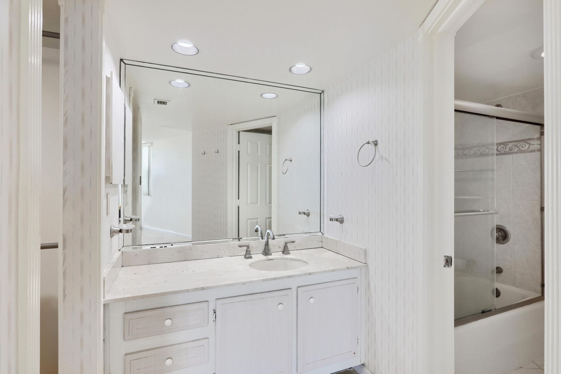 5420 N Ocean Drive, Unit 2404, Singer Island, FL 33404 Photo