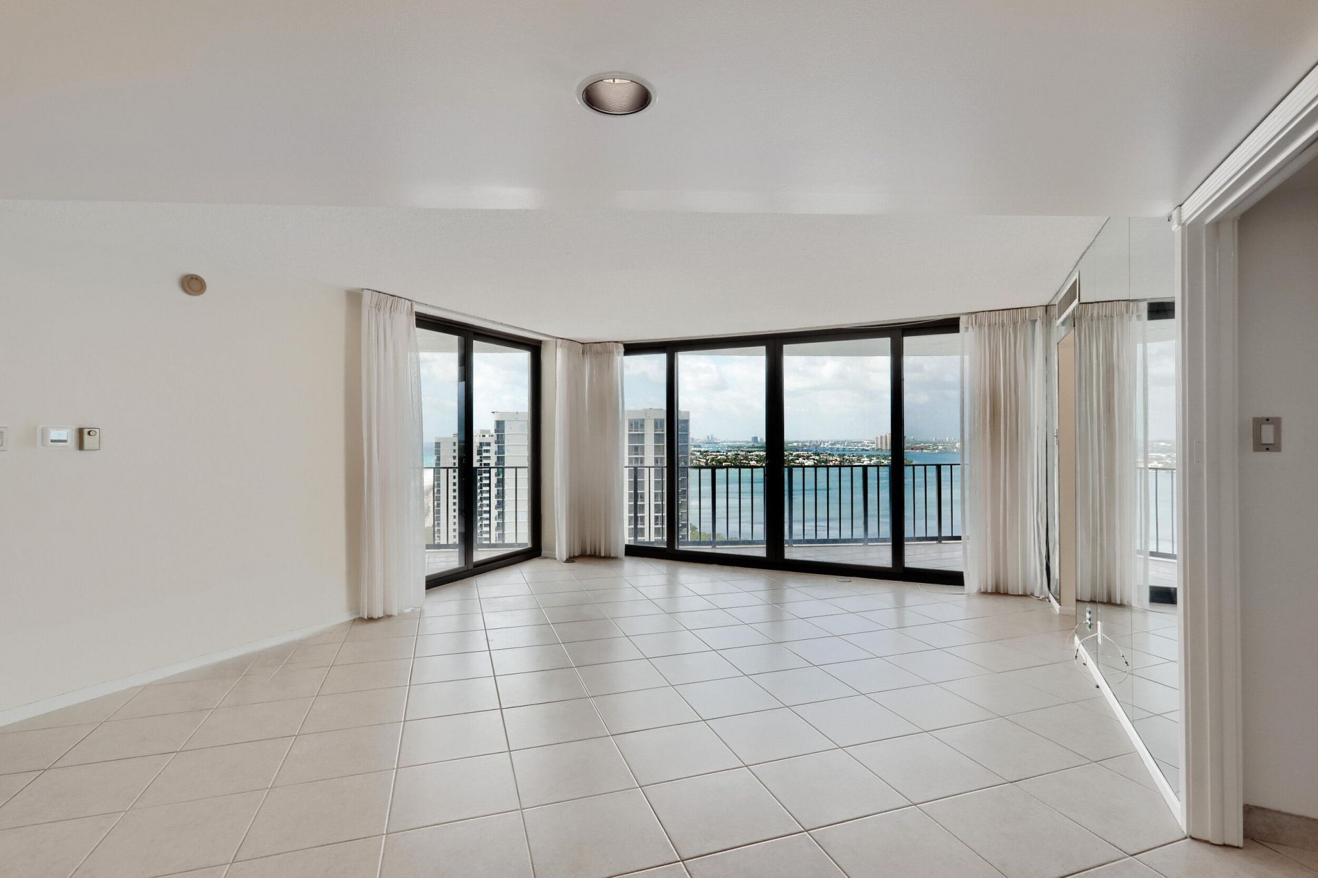 5420 N Ocean Drive, Unit 2404, Singer Island, FL 33404 Photo