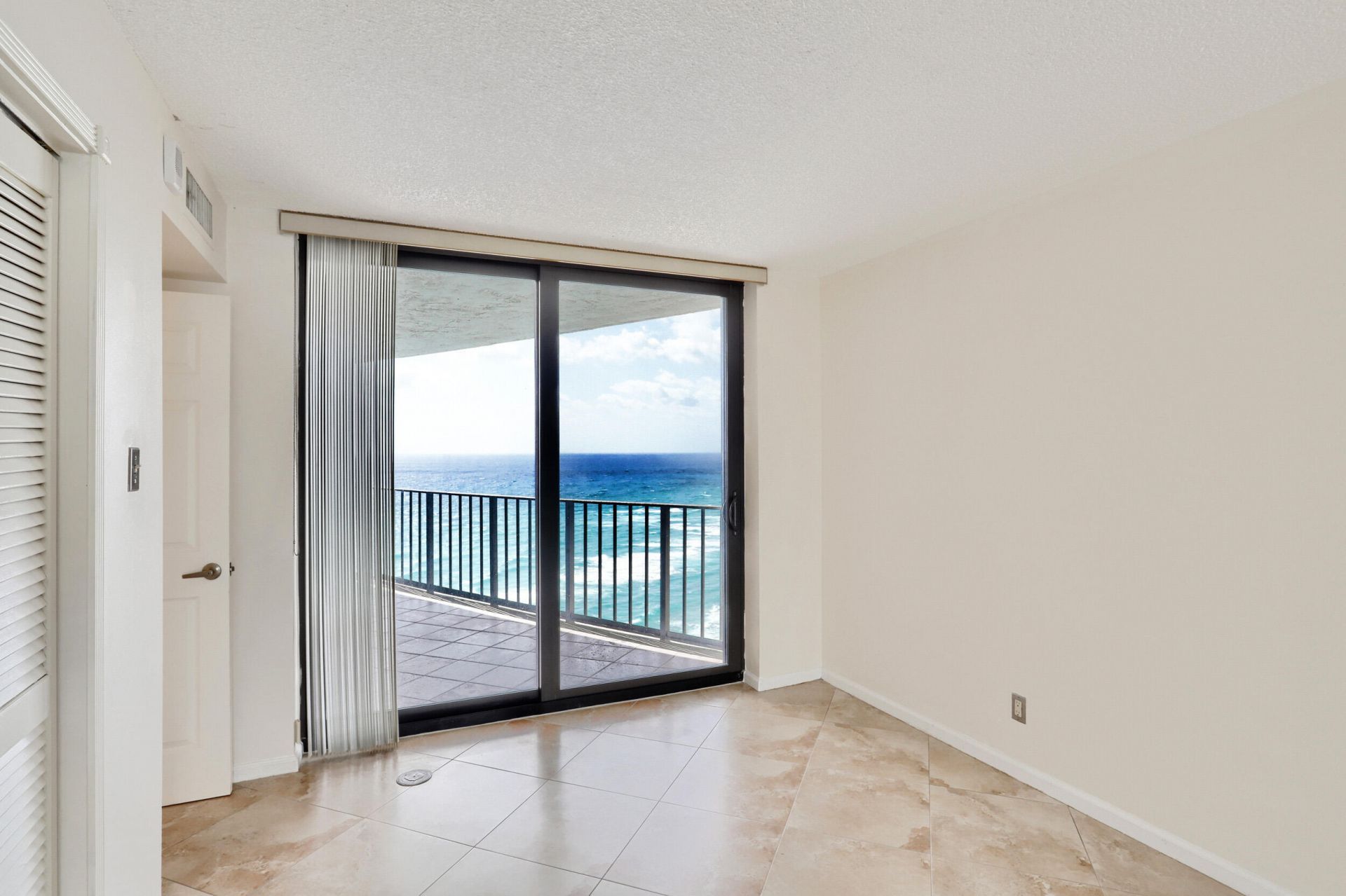 5420 N Ocean Drive, Unit 2404, Singer Island, FL 33404 Photo