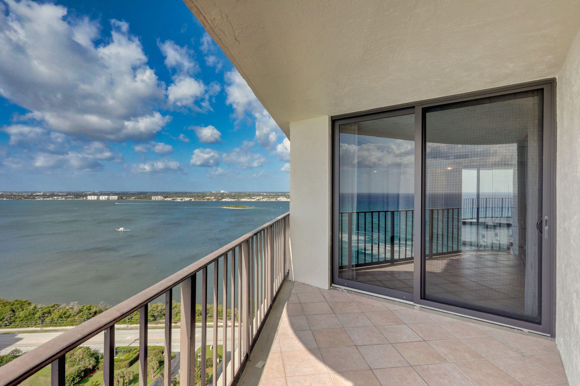 5420 N Ocean Drive, Unit 2404, Singer Island, FL 33404 Photo