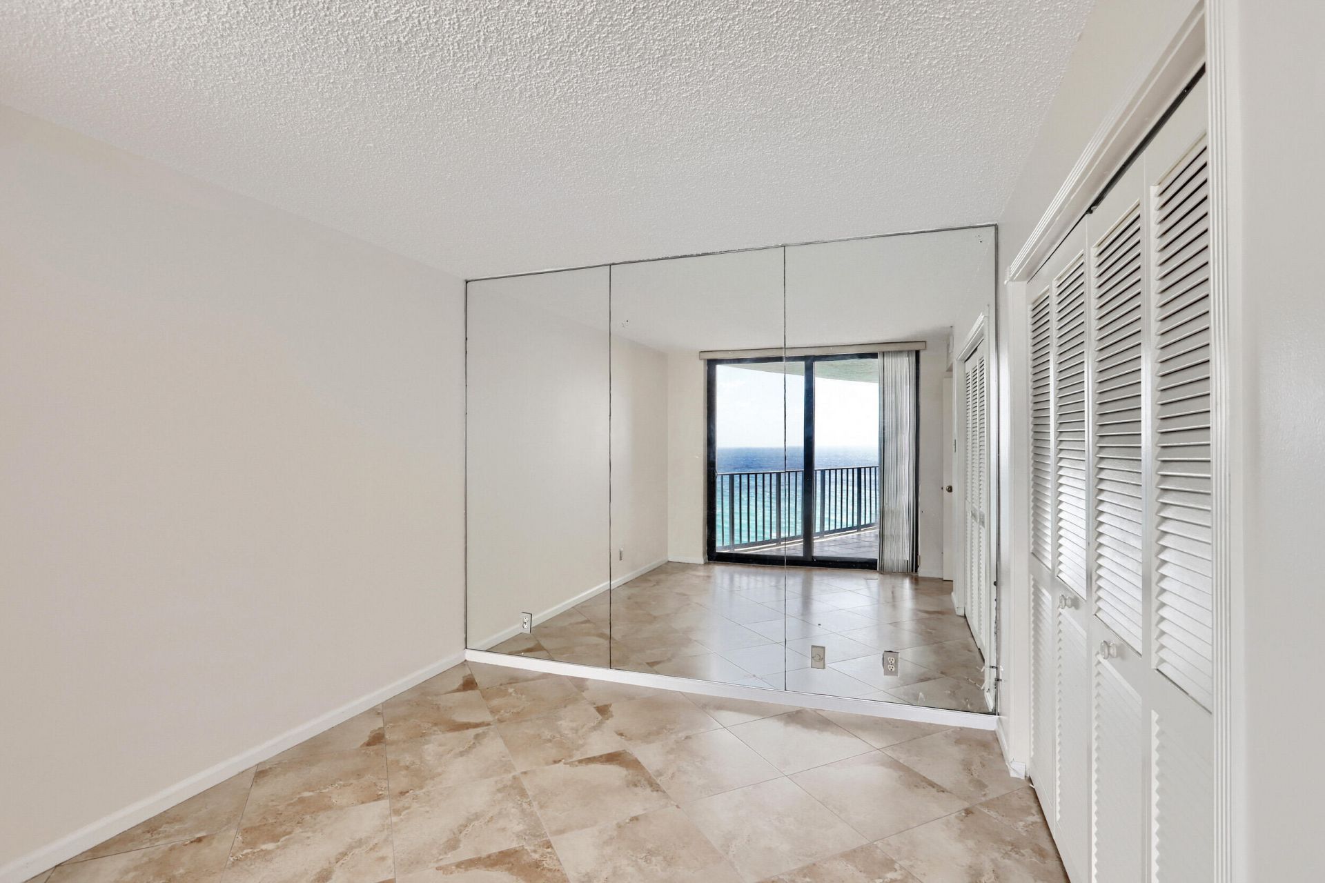 5420 N Ocean Drive, Unit 2404, Singer Island, FL 33404 Photo