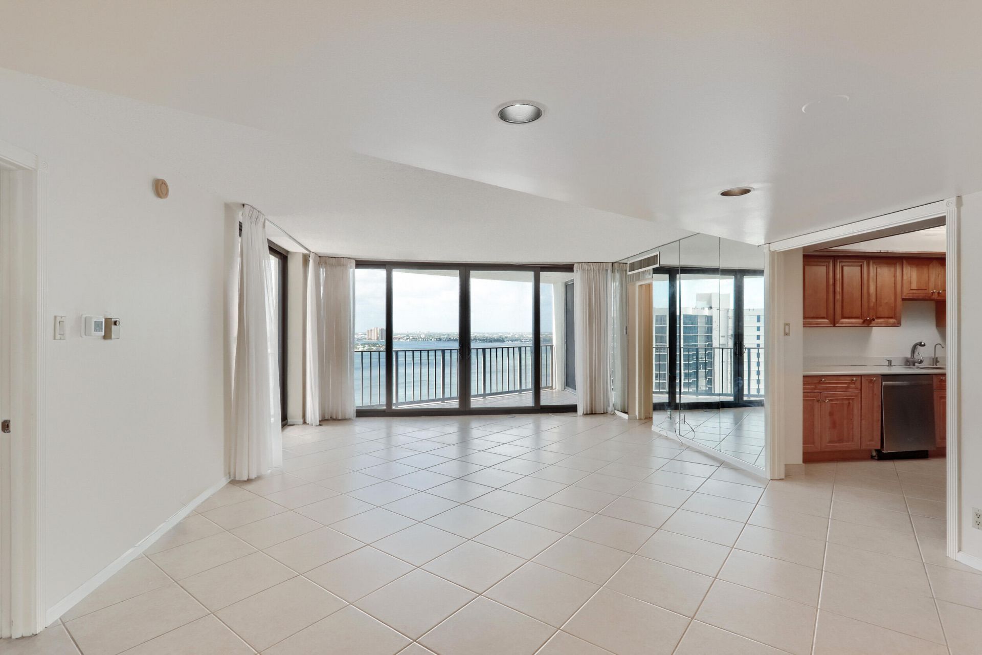 5420 N Ocean Drive, Unit 2404, Singer Island, FL 33404 Photo