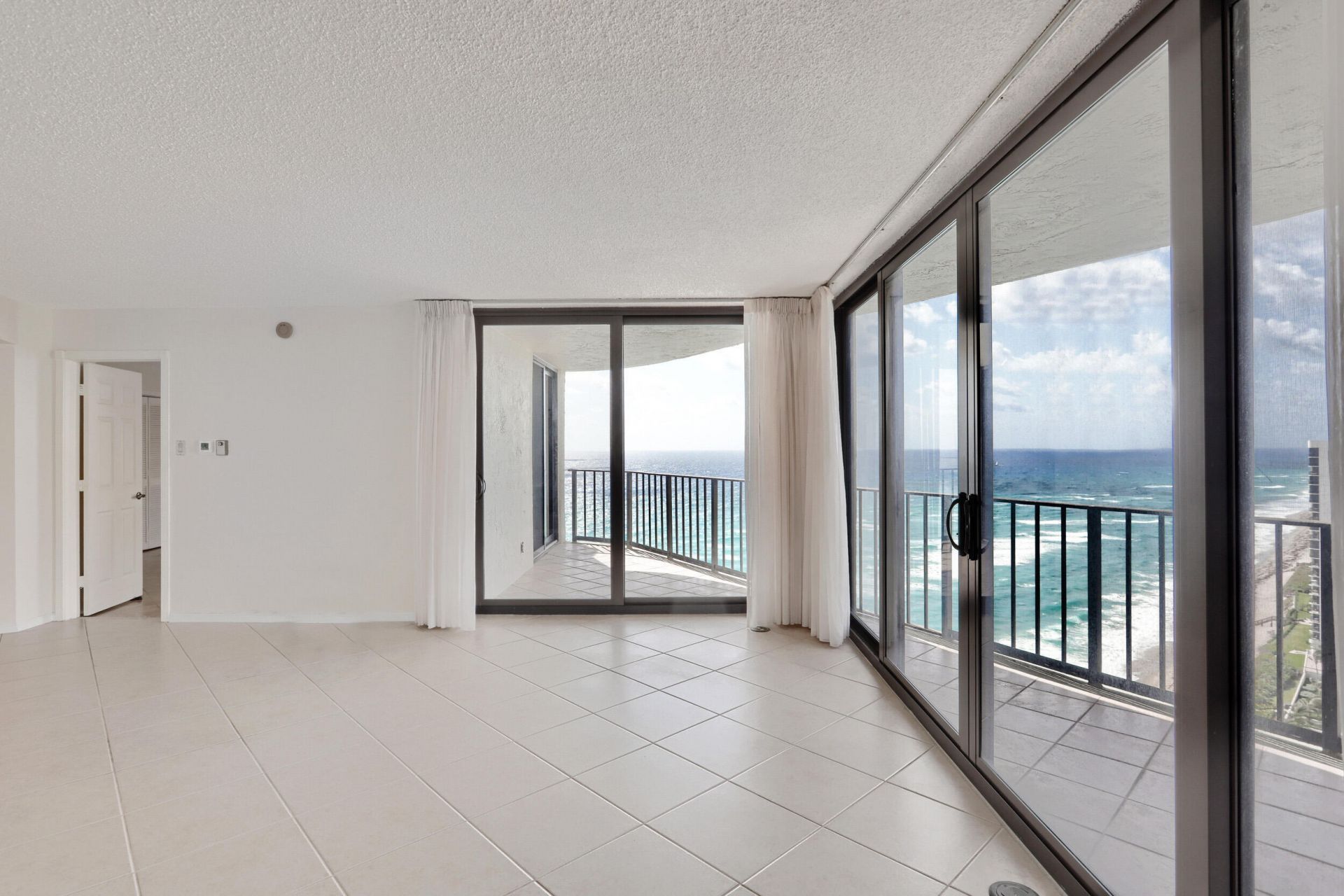 5420 N Ocean Drive, Unit 2404, Singer Island, FL 33404 Photo