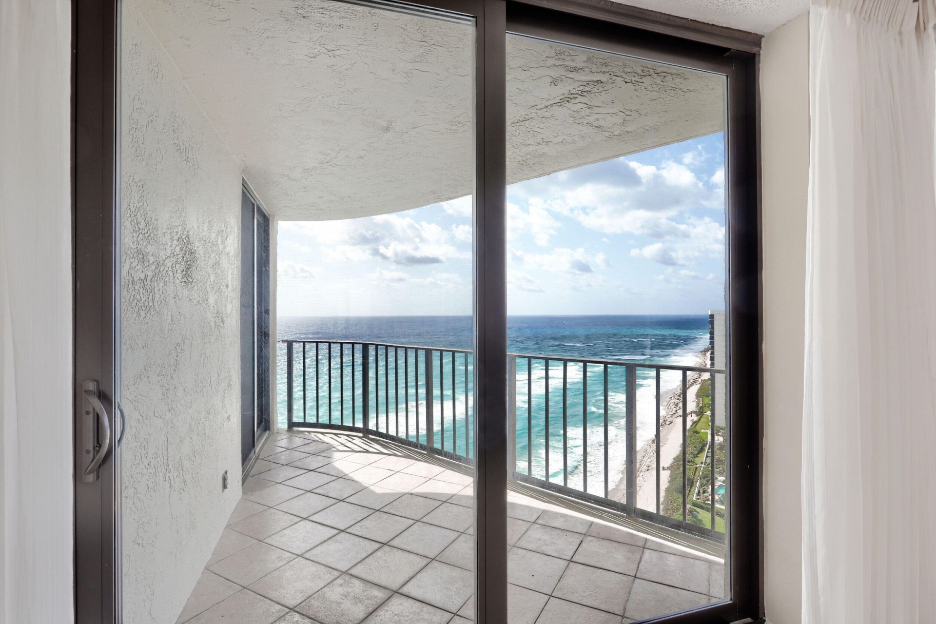 5420 N Ocean Drive, Unit 2404, Singer Island, FL 33404 Photo