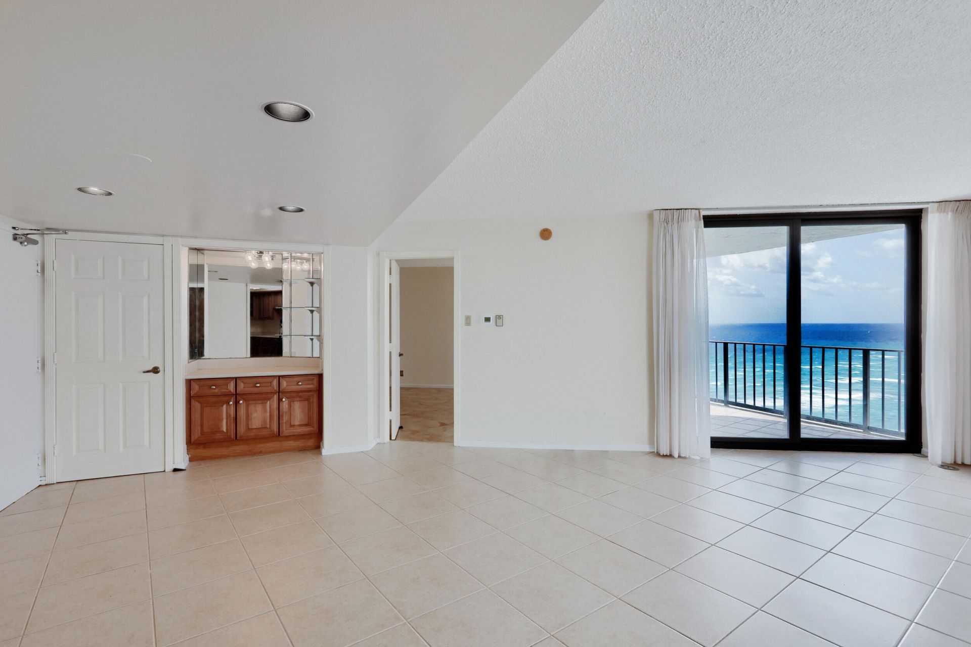 5420 N Ocean Drive, Unit 2404, Singer Island, FL 33404 Photo