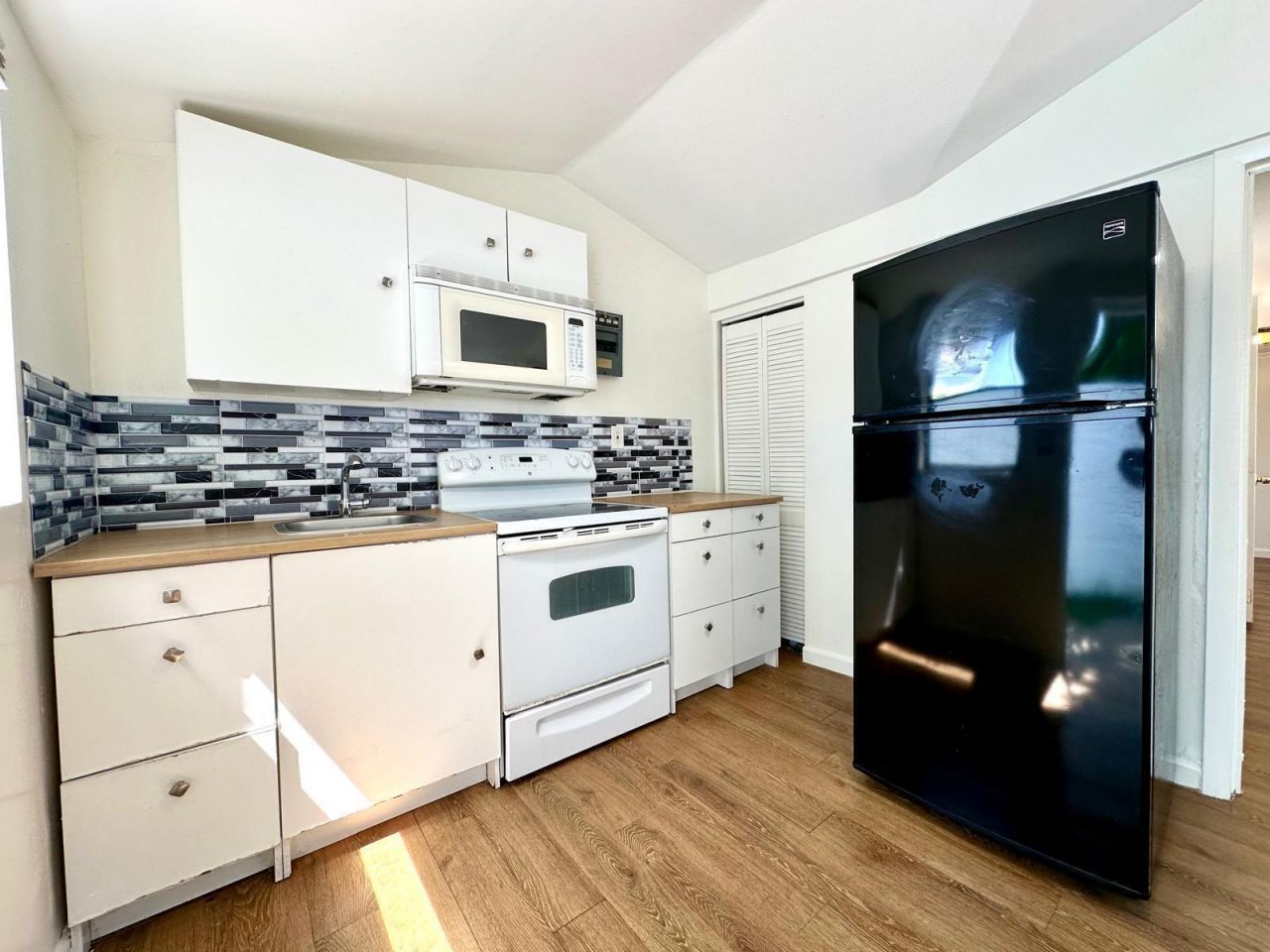 6101 Webster Avenue, Unit 2, West Palm Beach, FL 33405 Photo
