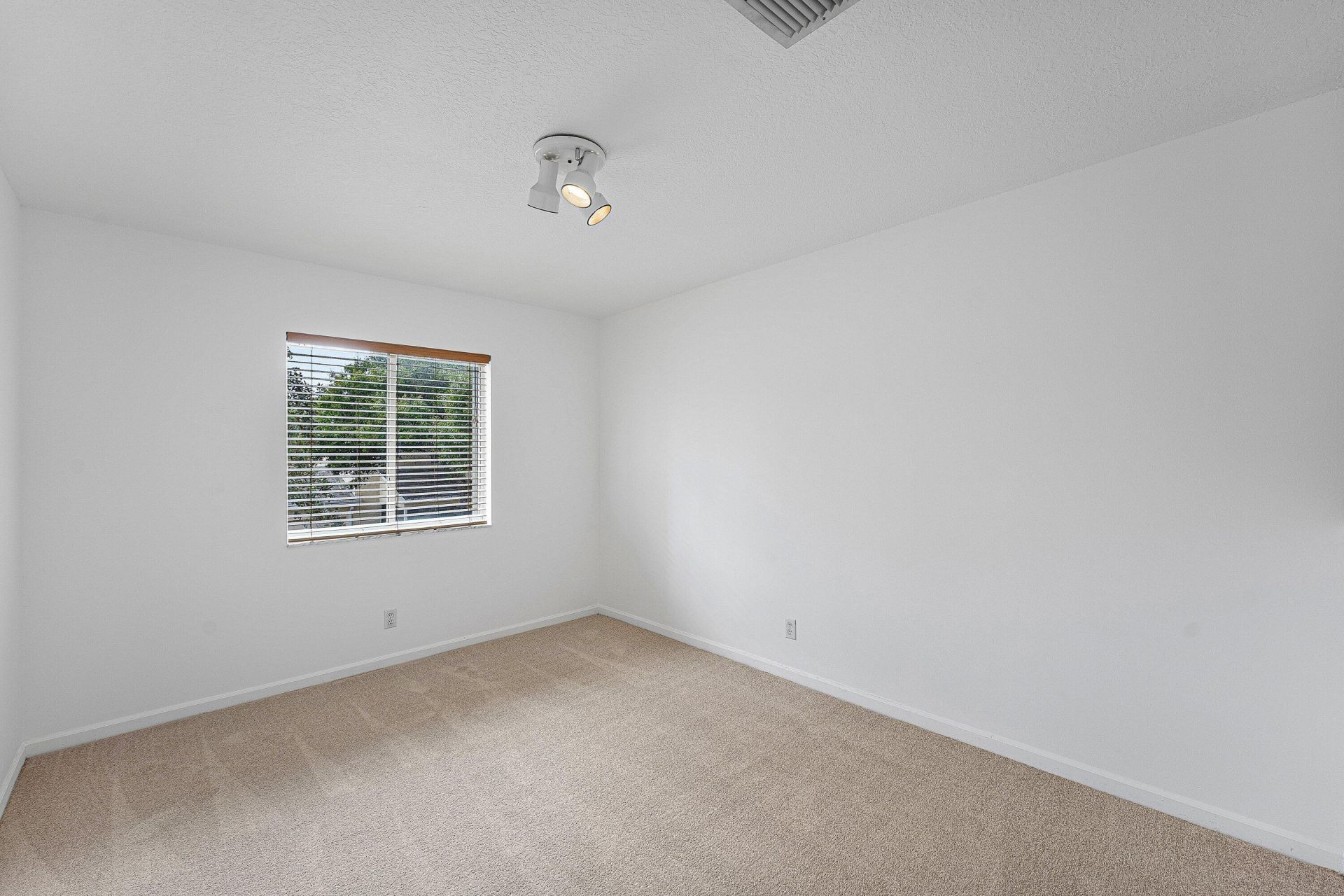 11031 Periwinkle Lane, Tamarac, FL 33321 Photo