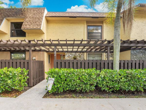 1142 N University Drive, Plantation, FL 33322