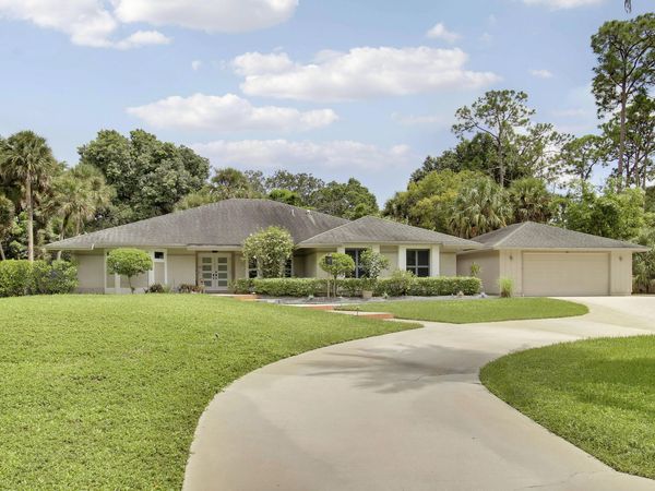 8552 Thousand Pines Circle, West Palm Beach, FL 33411