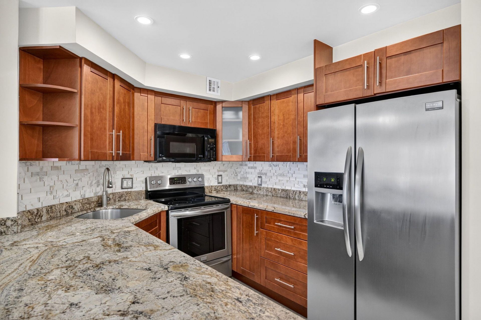 133 N Pompano Beach Boulevard, Unit Apt. Ph-5, Pompano Beach, FL 33062 Photo