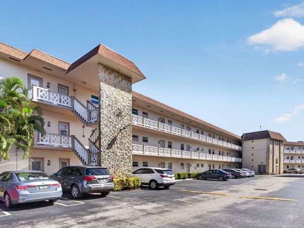 5181 W OAKLAND PARK Boulevard, Unit 104, Lauderdale Lakes, FL 33313