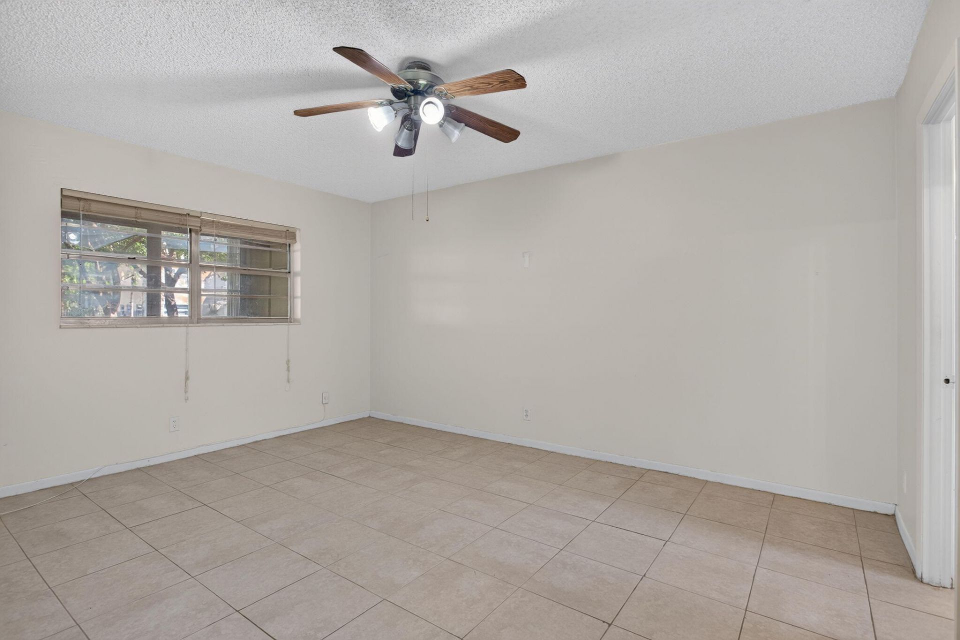 5181 W Oakland Park Boulevard, Unit 104, Lauderdale Lakes, FL 33313 Photo