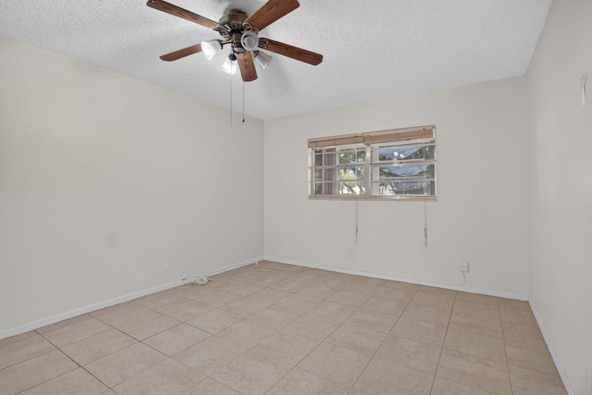 5181 W Oakland Park Boulevard, Unit 104, Lauderdale Lakes, FL 33313 Photo