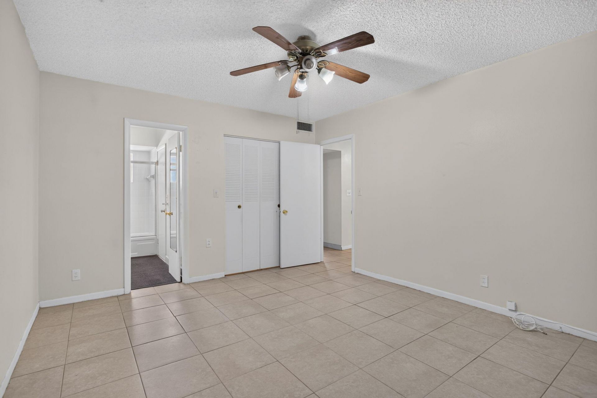 5181 W Oakland Park Boulevard, Unit 104, Lauderdale Lakes, FL 33313 Photo