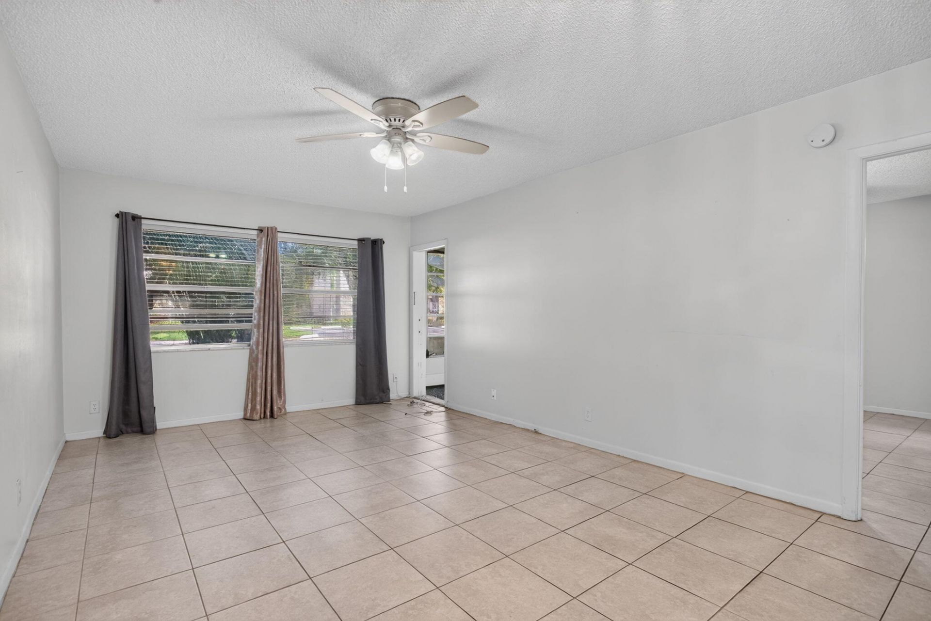 5181 W Oakland Park Boulevard, Unit 104, Lauderdale Lakes, FL 33313 Photo